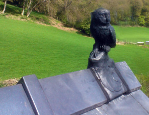 Owl finial feature